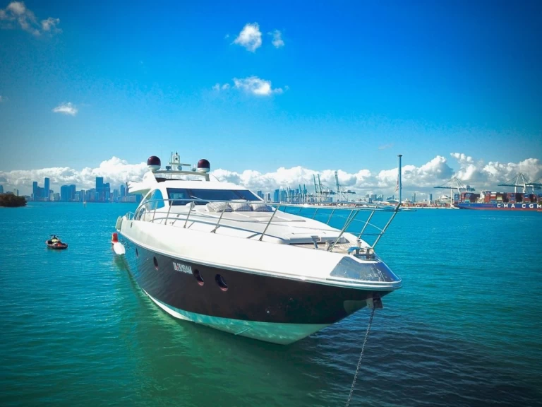 Charter a Azimut 86’ azimut S 2 in Miami Beach on Samboat