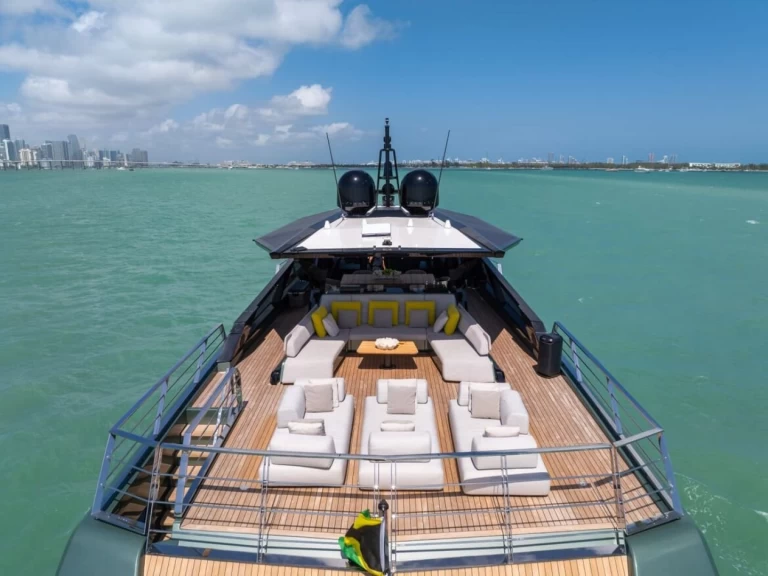 Luxury Yacht to hire Miami Beach at the best price