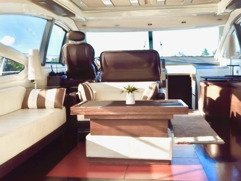 Charter a Azimut Azimut 62 S in Miami Beach on Samboat