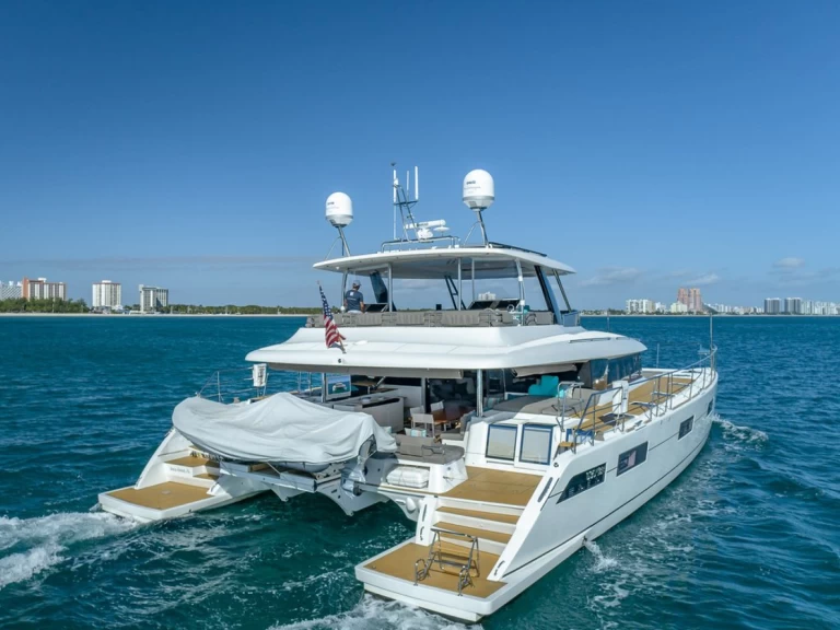 Luxury Yacht to hire Miami Beach at the best price
