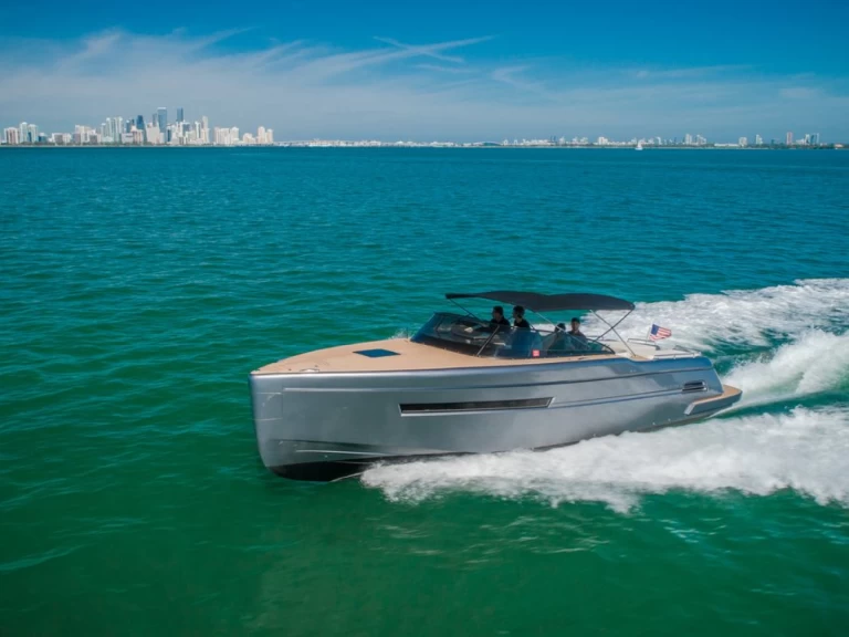 Catamaran to hire Miami at the best price