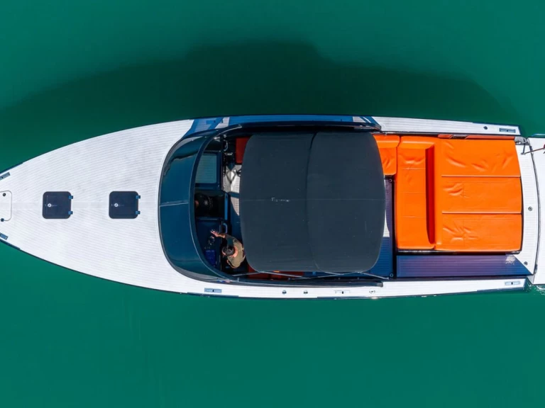 Hire a VanDutch VanDutch 40 Miami