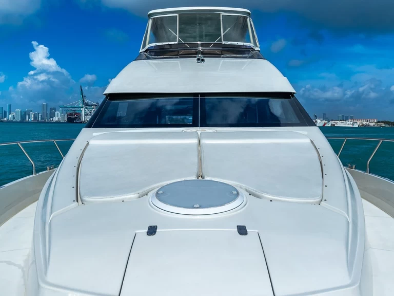 Luxury Yacht to hire Miami Beach at the best price