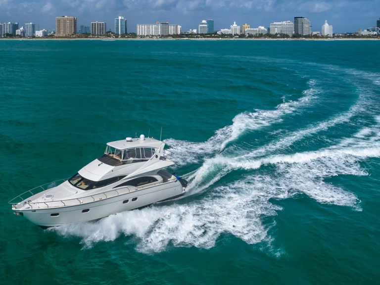 Yacht charter Miami Beach - Marquis 63 on SamBoat