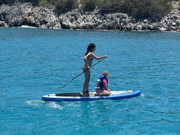 Charter a Sea Ray Sea Ray 410 Sundancer in Agios Nikolaos on Samboat