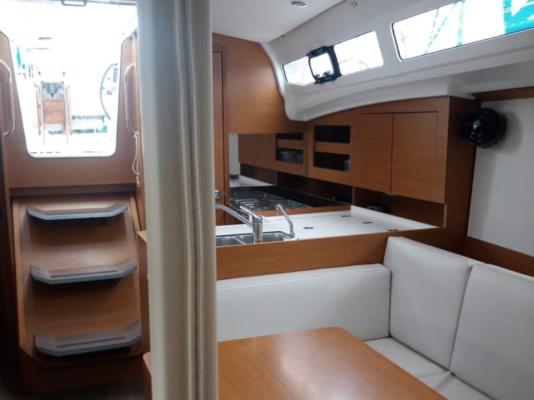 Sailboat to hire Procida at the best price