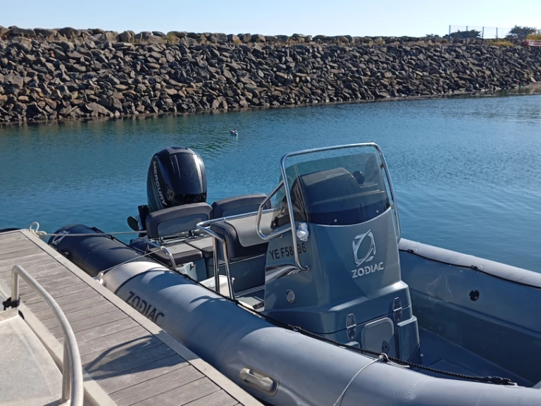 Hire a Zodiac Pro 6.5 L'Île-d'Yeu