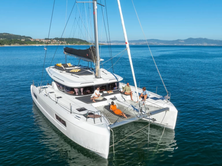 Charter a Lagoon Lagoon 43 in Procida on Samboat