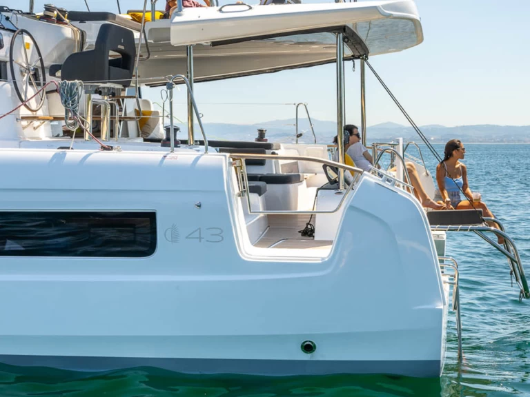 Hire Catamaran Lagoon with a boat licence