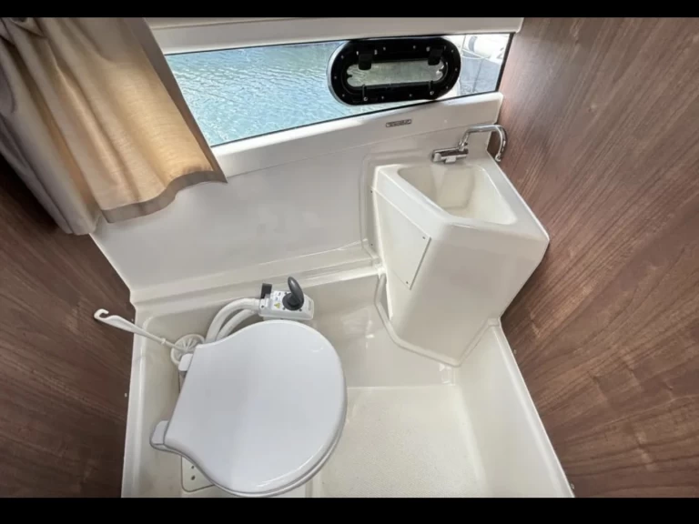 Yacht hire Naples cheap Activ 755 Weekend