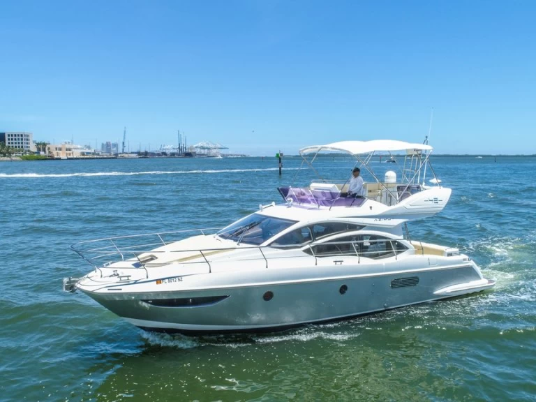 Luxury Yacht to hire Miami Beach at the best price