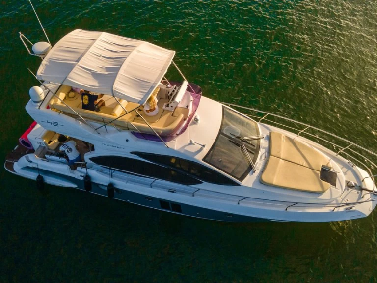 Yacht charter Miami Beach - Azimut Azimut 42 Fly on SamBoat