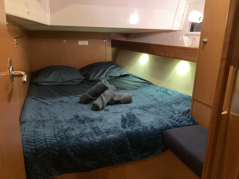 Charter a Bavaria Bavaria 45 Cruiser in Pointe-à-Pitre on Samboat