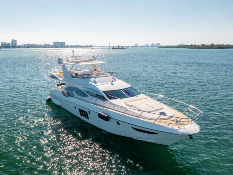 Luxury Yacht to hire Miami Beach at the best price