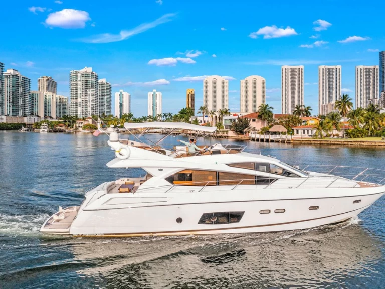Yacht hire Miami Beach cheap 70 