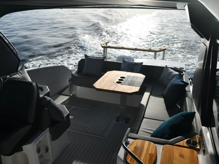 Luxury Yacht to hire Cabo San Lucas at the best price