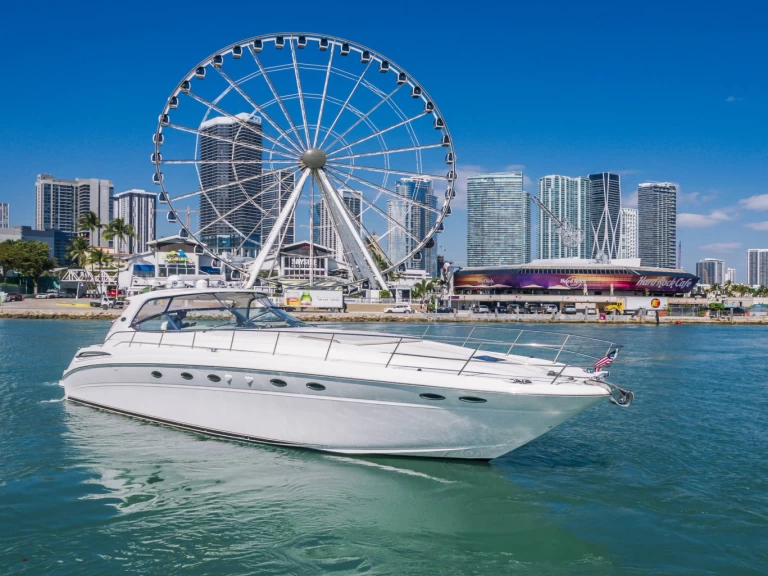 Luxury Yacht to hire Miami at the best price