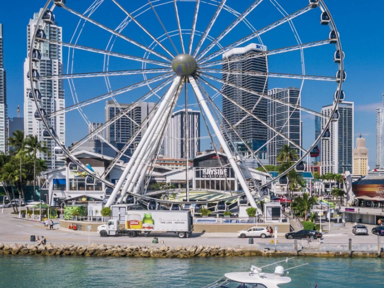 Yacht hire Miami cheap Sea Ray 500 Sundancer