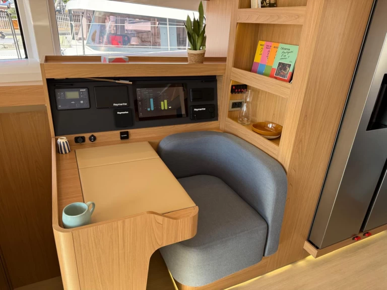 Yacht hire Furnari cheap Bali 5.2 6-cab