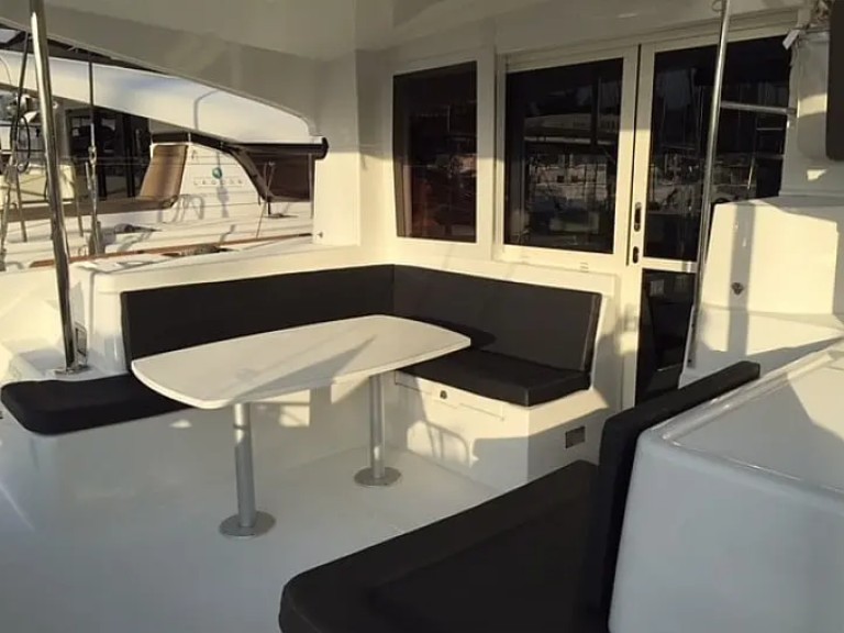 Yacht hire Alimos cheap Lagoon 40