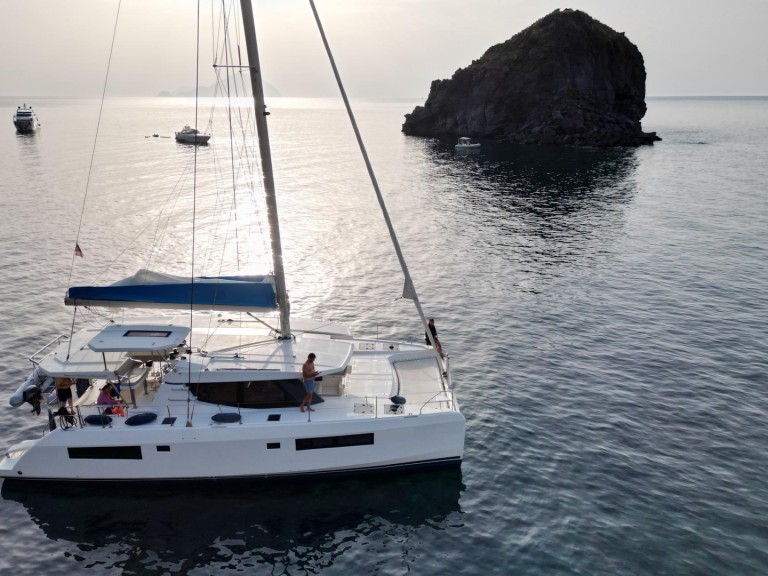 Hire Catamaran Leopard Catamarans / Robertson & Caine with a boat licence