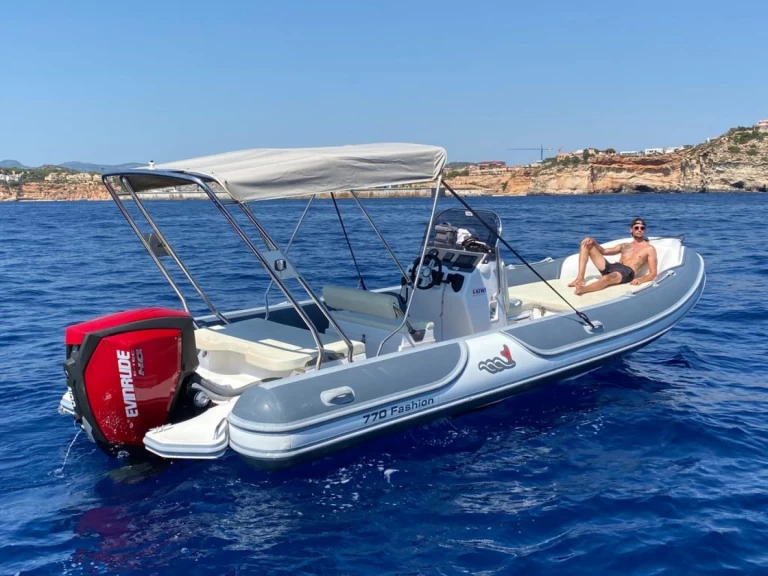 Hire RIB MV Marine with a boat licence