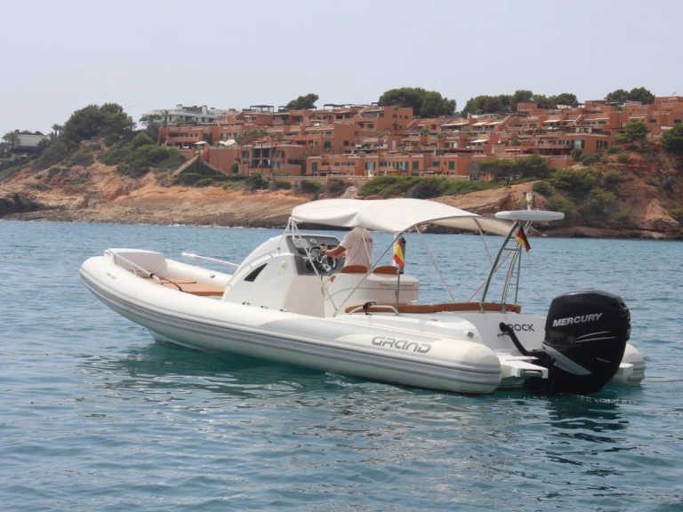 Yacht hire El Toro cheap 850