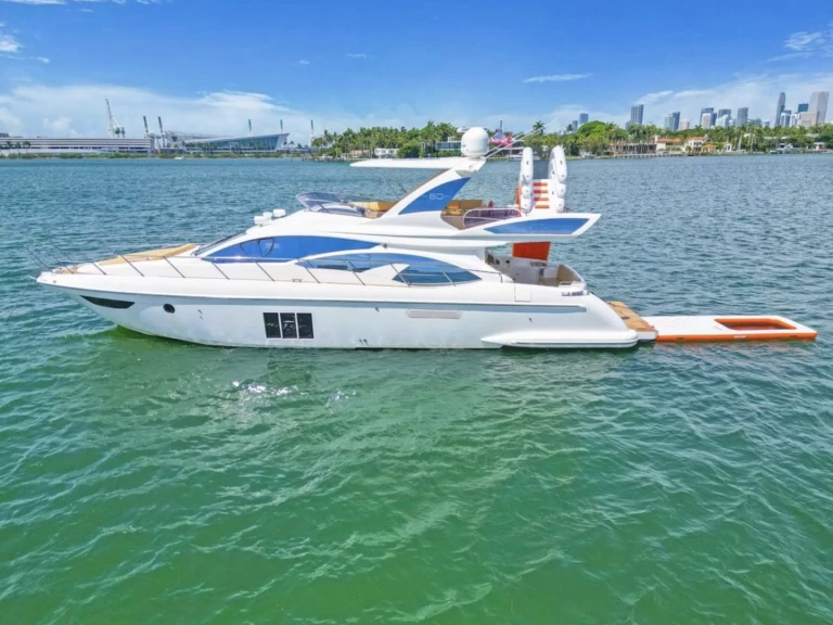 Yacht charter Miami Beach - Azimut Azimut 65  on SamBoat