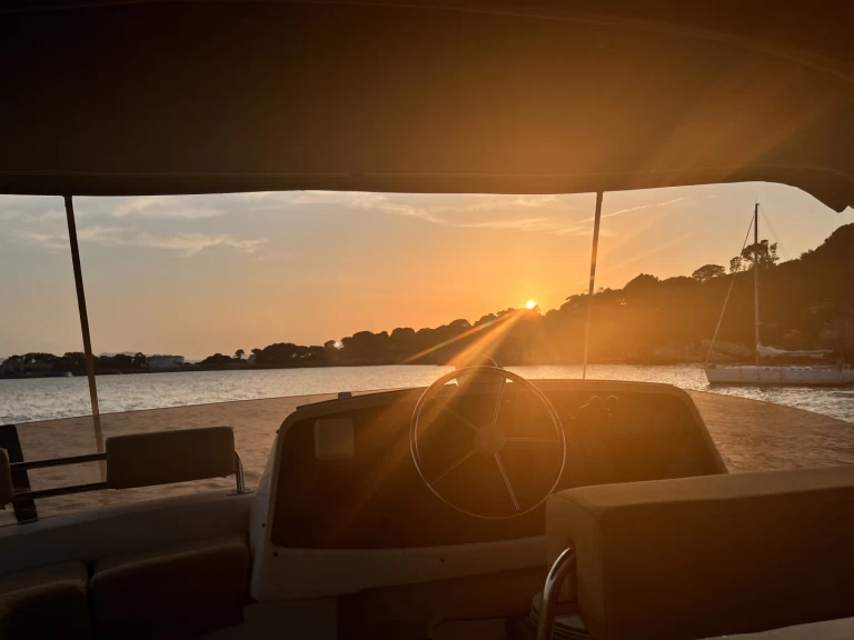 Catamaran hire in Golfe-Juan - Fountaine Pajot Cumberland 44