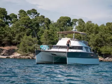 Yacht charter Golfe-Juan - Fountaine Pajot Cumberland 44 on SamBoat