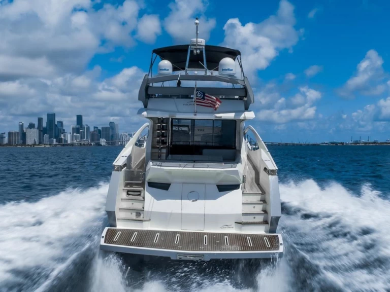 Charter a Numarine 65 in Miami Beach on Samboat
