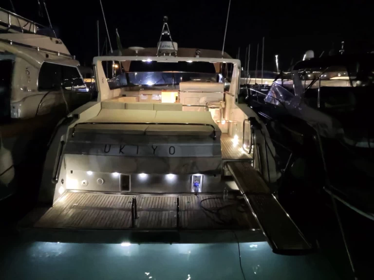 Motorboat to hire Salerno at the best price