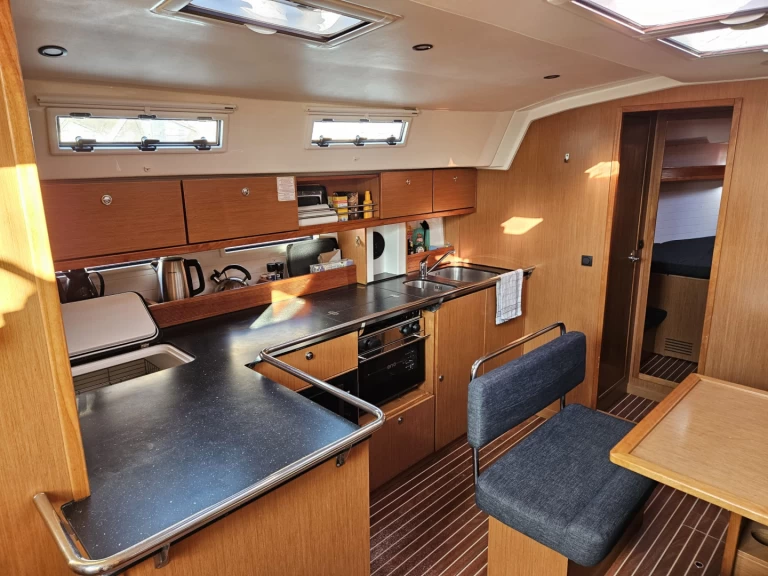 Sailboat hire in Heiligenhafen - Bavaria Cruiser 45