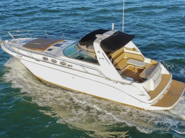 Luxury Yacht to hire Key Biscayne at the best price
