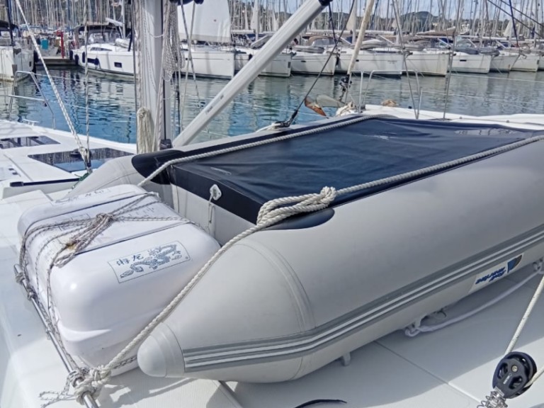 Sailboat to hire Gouvia at the best price