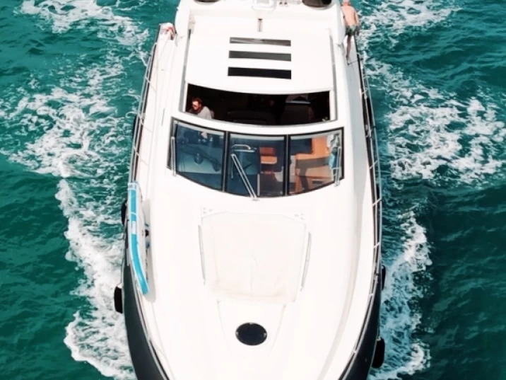 Hire Luxury Yacht with or without skipper Sunseeker Glyfada