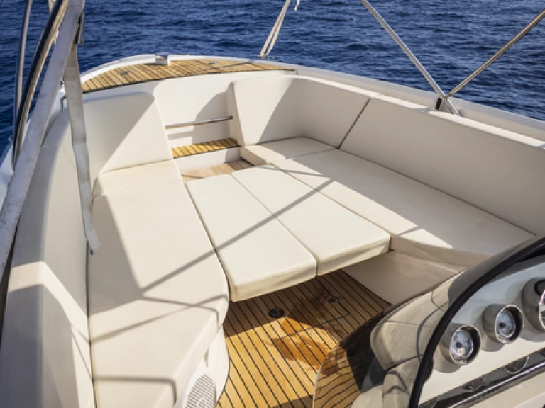 Motorboat to hire El Toro at the best price