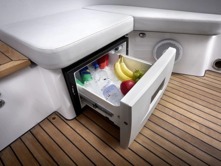 Hire a Frauscher 858 fantom Air El Toro