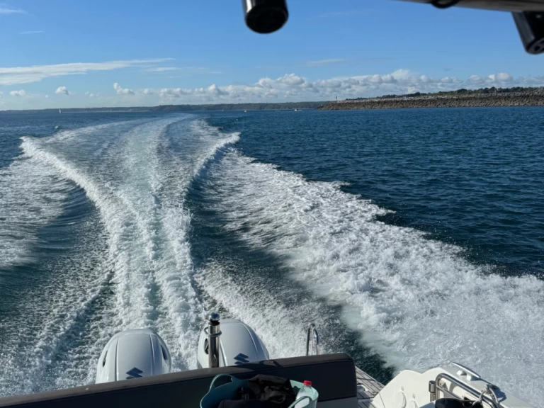 Yacht charter Saint-Quay-Portrieux - Jeanneau Cap Camarat 9.0 CC on SamBoat