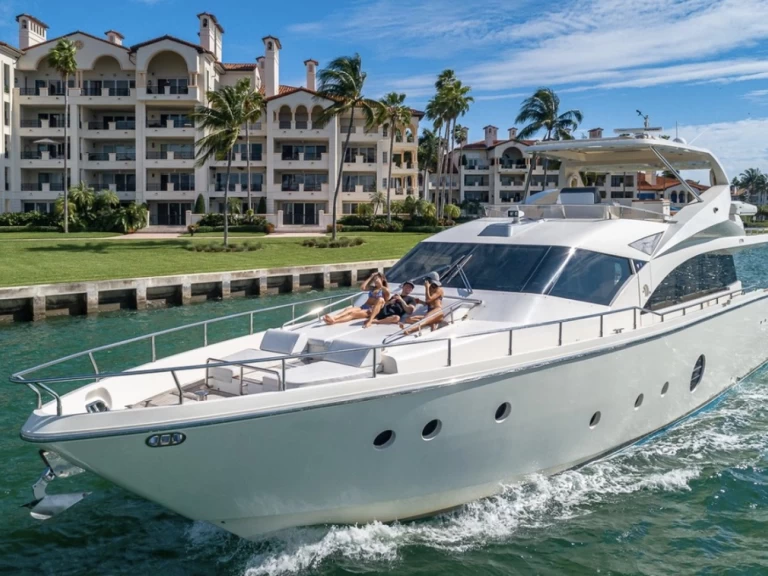 Yacht hire Key Biscayne cheap Aicon 75 
