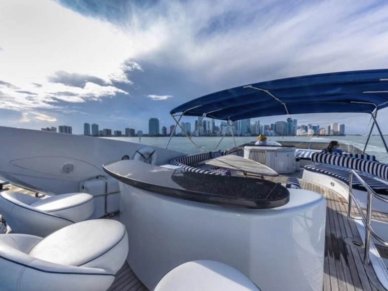 Hire a Sunseeker Manhattan 80 Miami Beach