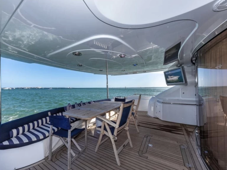 Luxury Yacht hire in Miami Beach - Sunseeker Manhattan 80