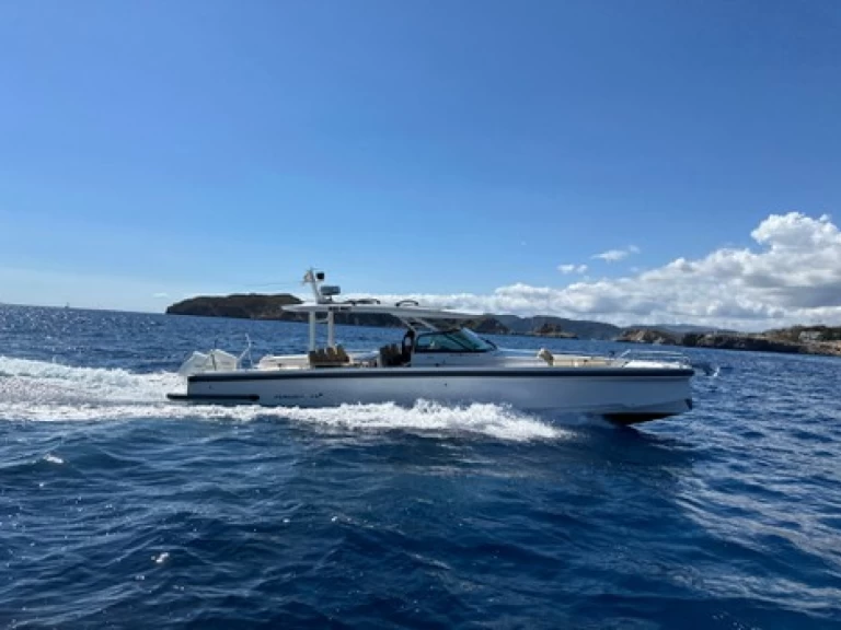 Charter a Axopar Axopar 37 Sun-Top in El Toro on Samboat