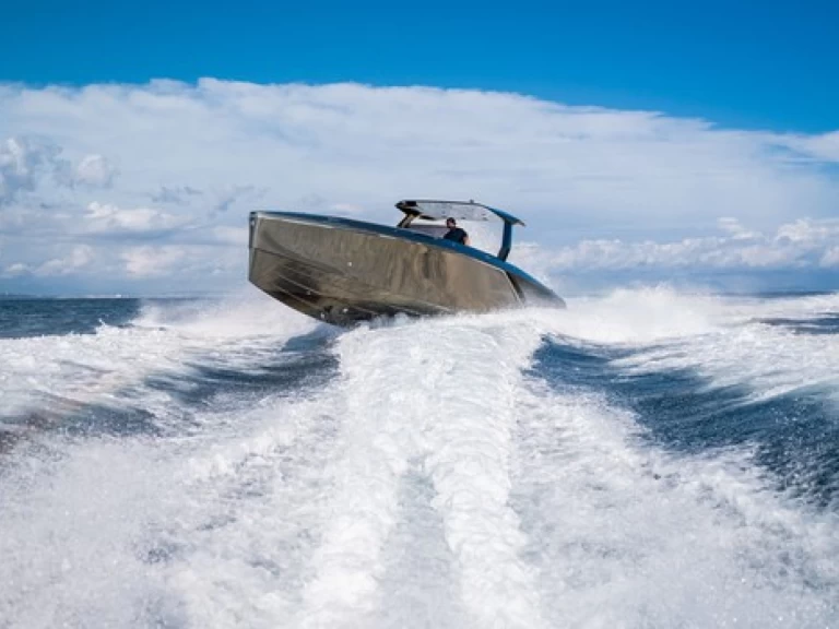 Motorboat hire in Portals Nous - Frauscher 1212 Ghost Air