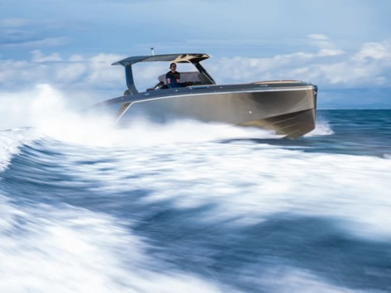 Motorboat to hire Portals Nous at the best price