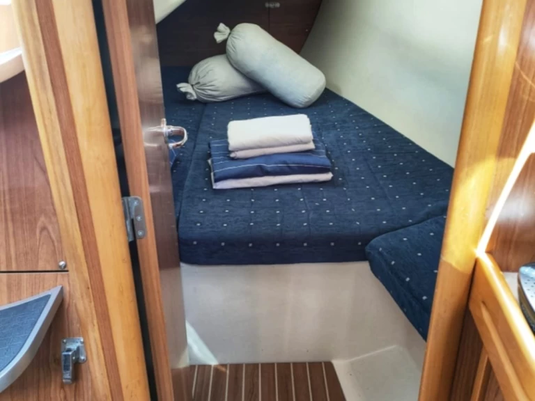 Charter a Etap Etap 34 S in La Seyne-sur-Mer on Samboat