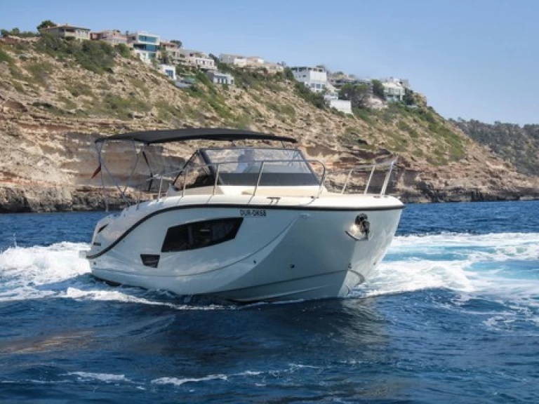 Yacht charter El Toro - Quicksilver 875 Sundeck on SamBoat