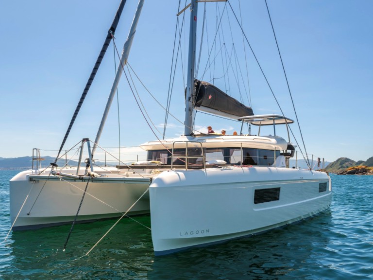 Charter a Lagoon Lagoon 43 in Le Marin on Samboat