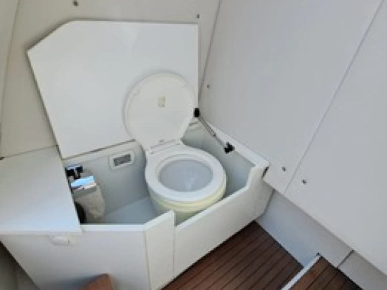 Yacht hire El Toro cheap 1017 LIDO