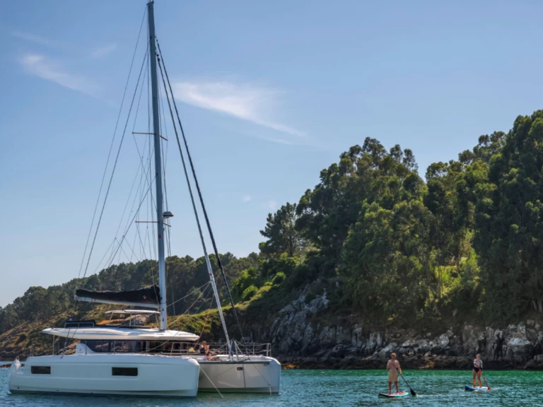 Catamaran hire in Le Marin - Lagoon Lagoon 43